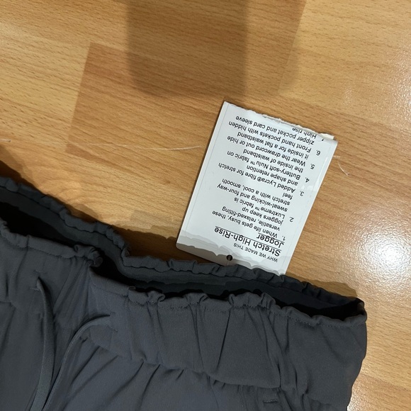 Brand New Lululemon Stretch High-Rise Jogger - Picture 2 of 12